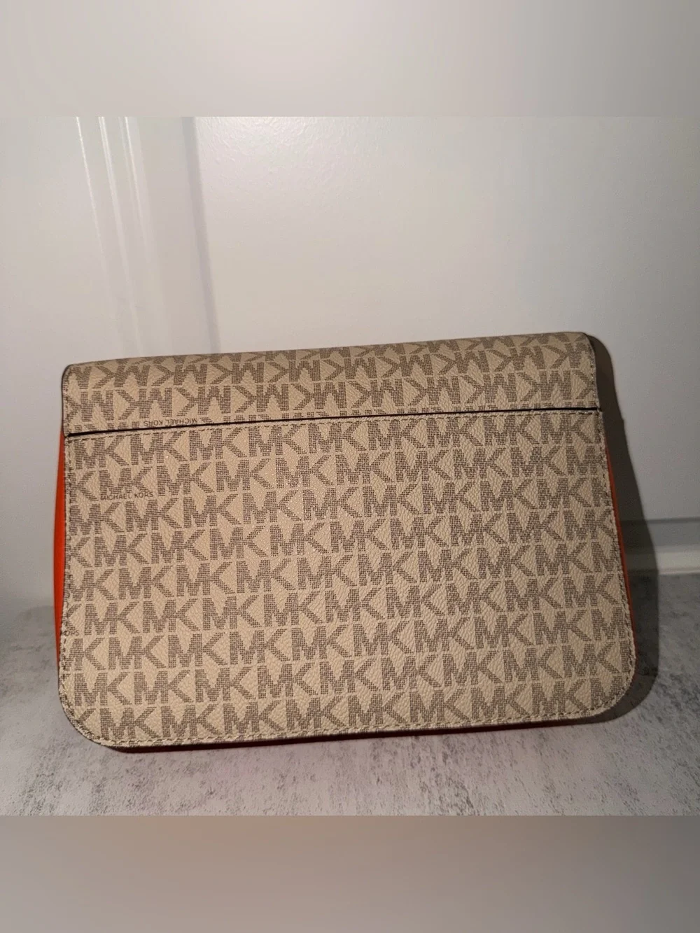 Michael Kors Sloan Editor Medium Flap Messenger bag in the color Poppy - Picture 5 of 5